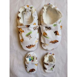 Chaussons adultes "Oursons" accompagnés de la version enfants.